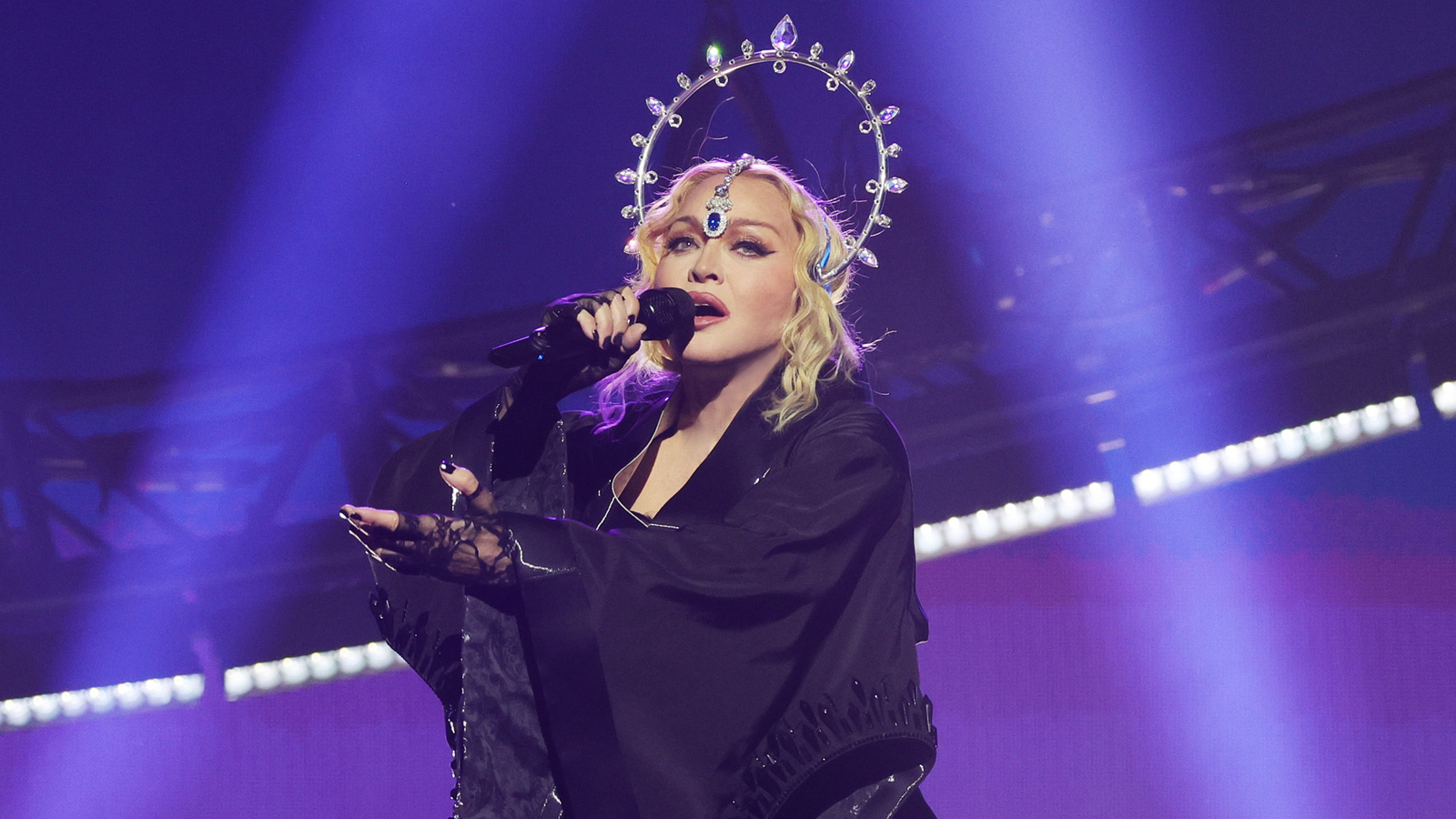 Ber Stunden Versp Tung Fans Klagen Madonna Stars